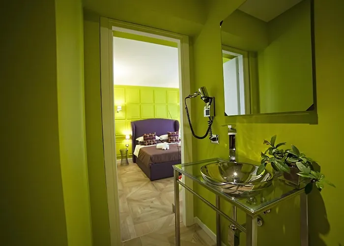 בית הארחה Vatican Luxury 4*
