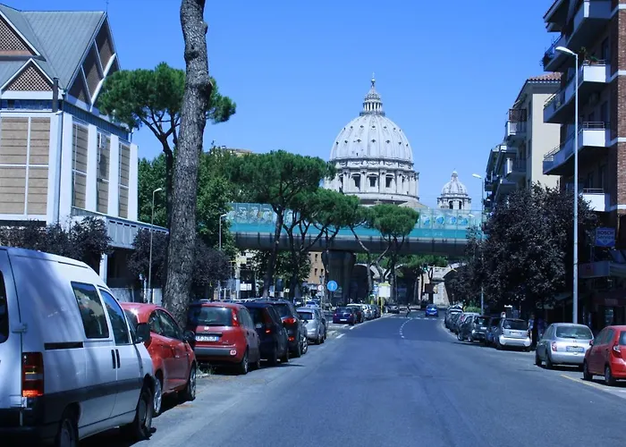בית הארחה Vatican Luxury 4*
